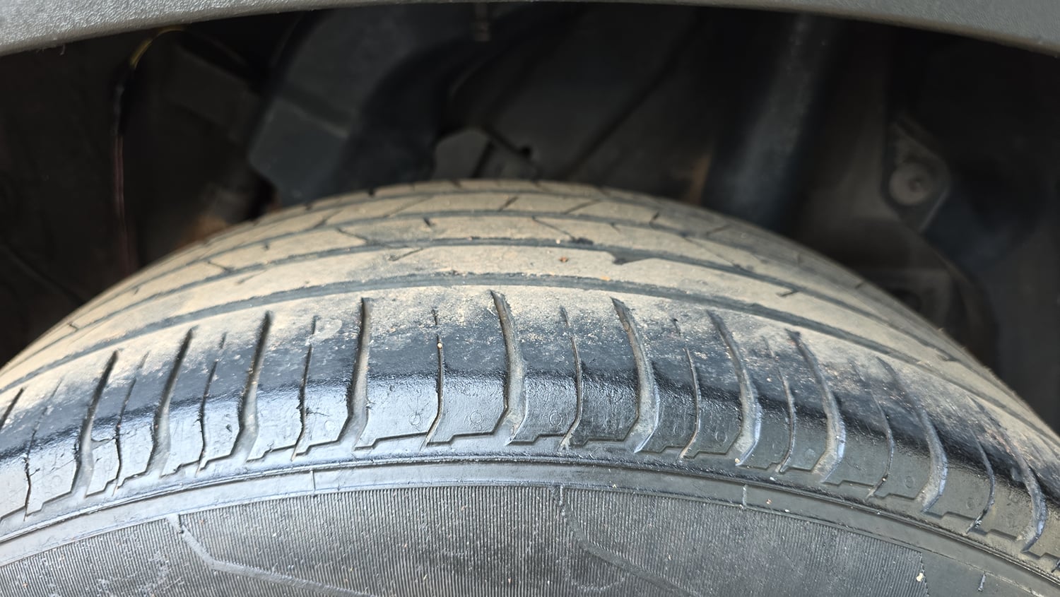 Used 2023 Hyundai Venue SX 1.2 Petrol Petrol Manual tyres LEFT REAR TYRE TREAD VIEW