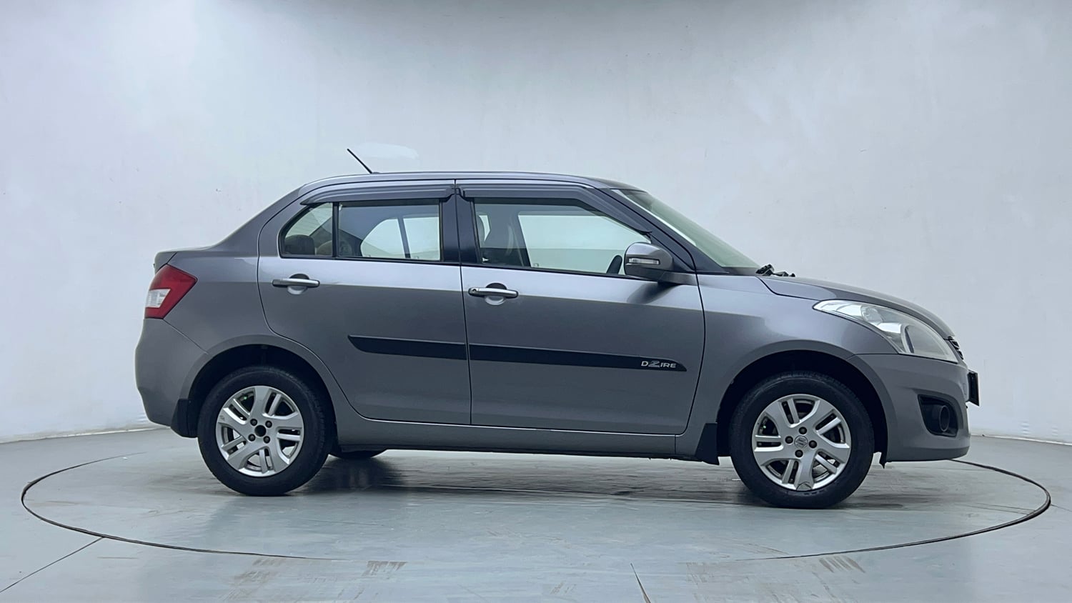 Used 2015 Maruti Suzuki Swift Dzire ZXI Petrol Manual exterior RIGHT SIDE VIEW