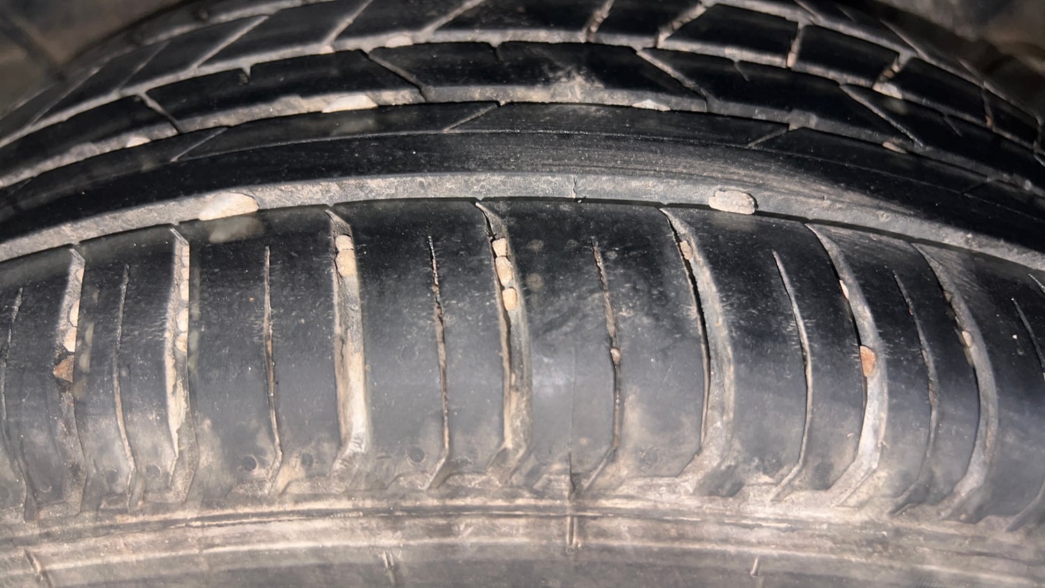 Used 2024 Hyundai New i20 Asta (O) 1.2 IVT Petrol Automatic tyres LEFT REAR TYRE TREAD VIEW