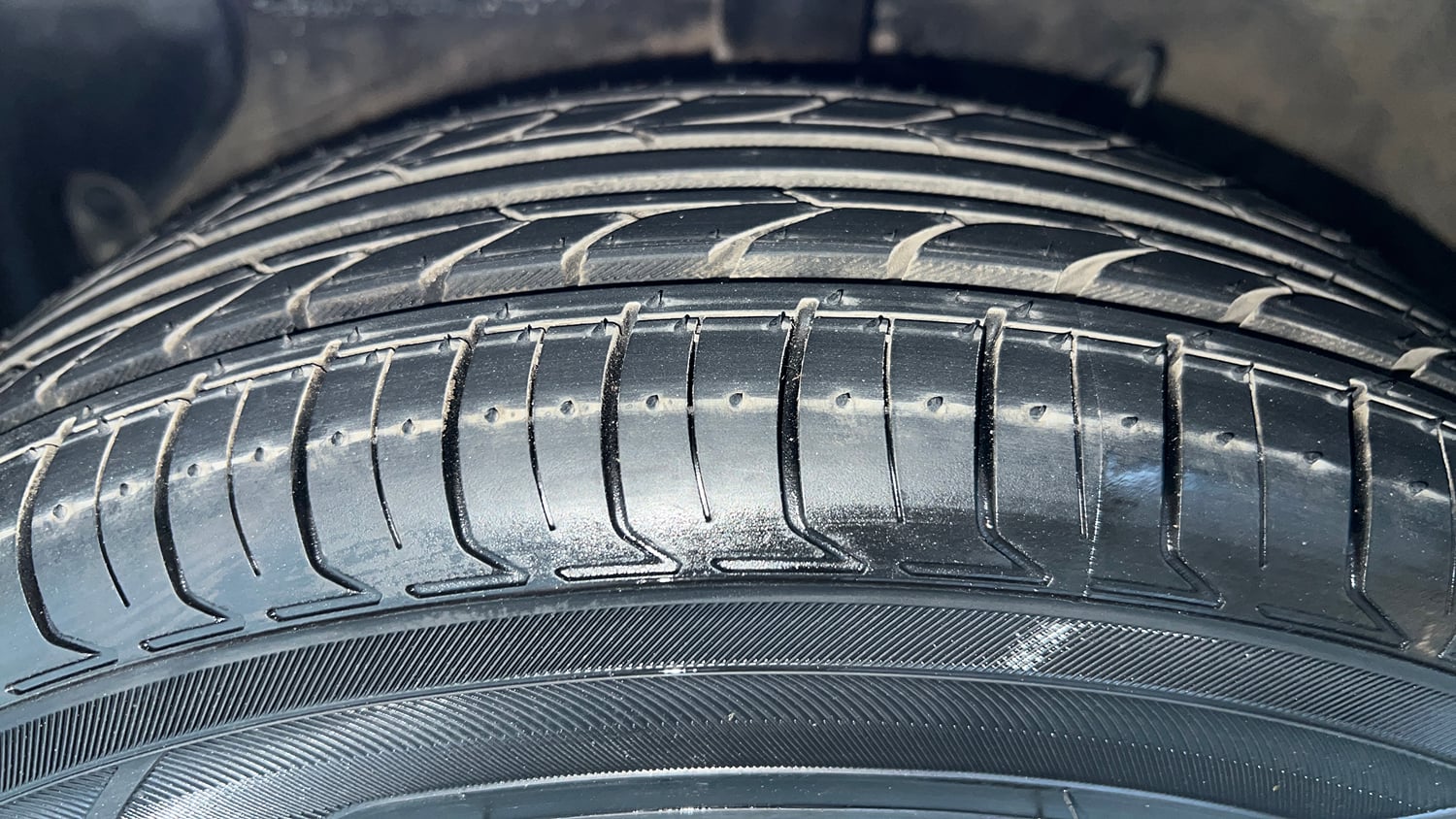 Used 2022 Hyundai Aura S 1.2 CNG Cng Manual tyres LEFT FRONT TYRE TREAD VIEW