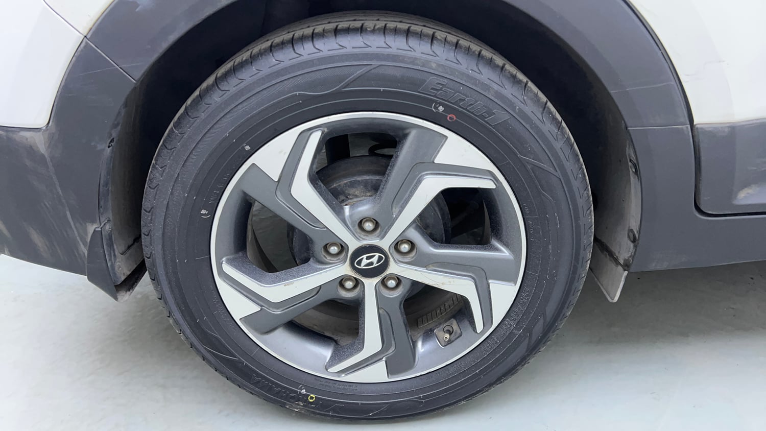 Used 2019 Hyundai Creta SX 1.6 AT Petrol Petrol Automatic tyres RIGHT REAR TYRE RIM VIEW