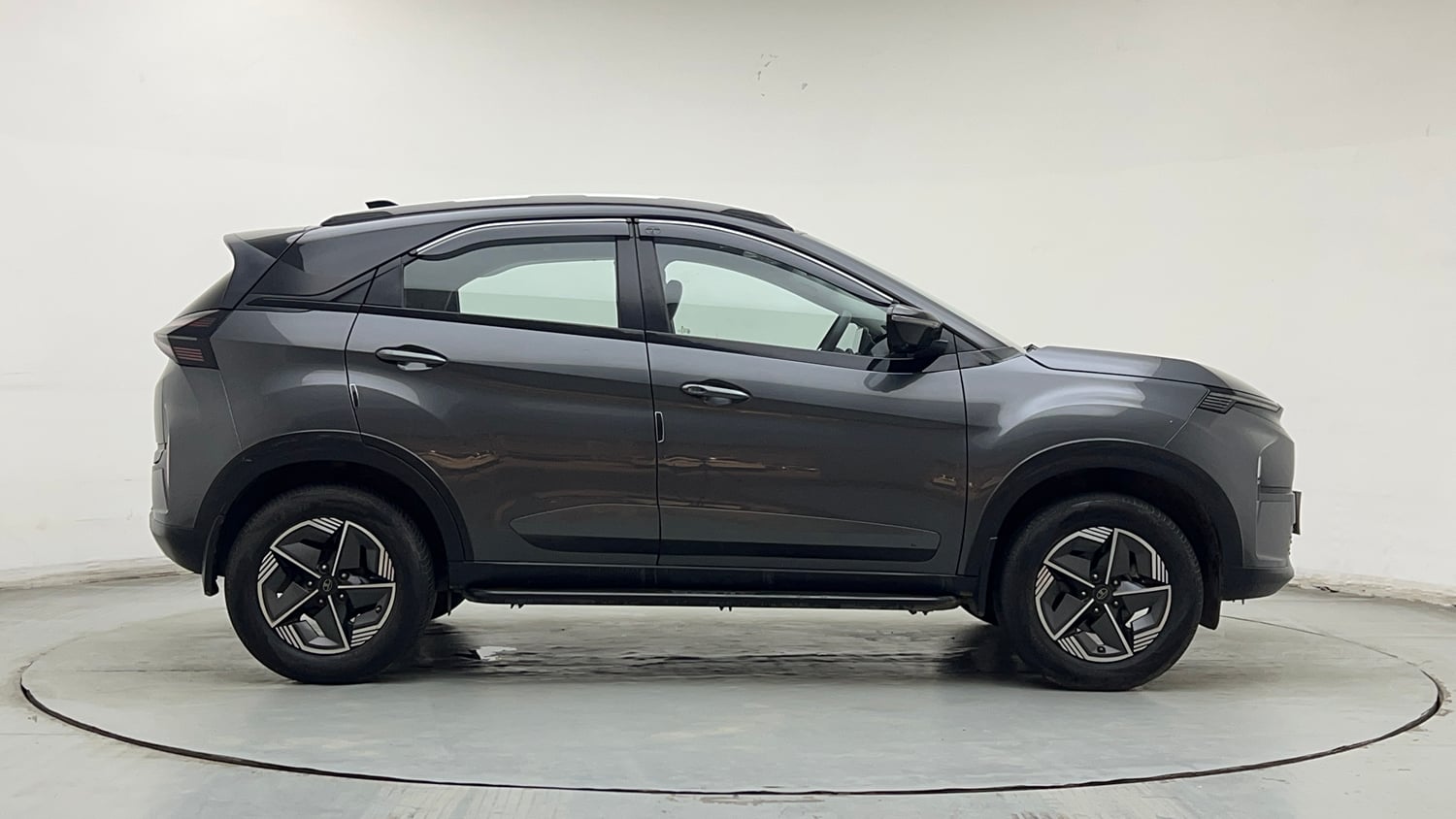 Used 2024 Tata Nexon Creative Plus 1.2 iCNG Cng Manual exterior RIGHT SIDE VIEW