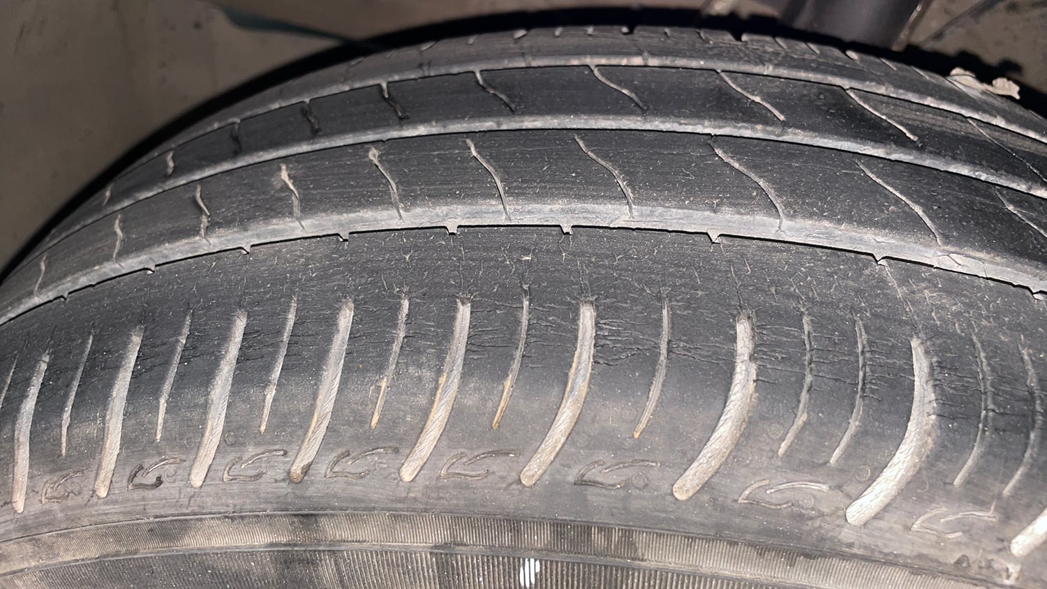 Used 2019 Maruti Suzuki Baleno Delta Petrol Manual tyres LEFT FRONT TYRE TREAD VIEW