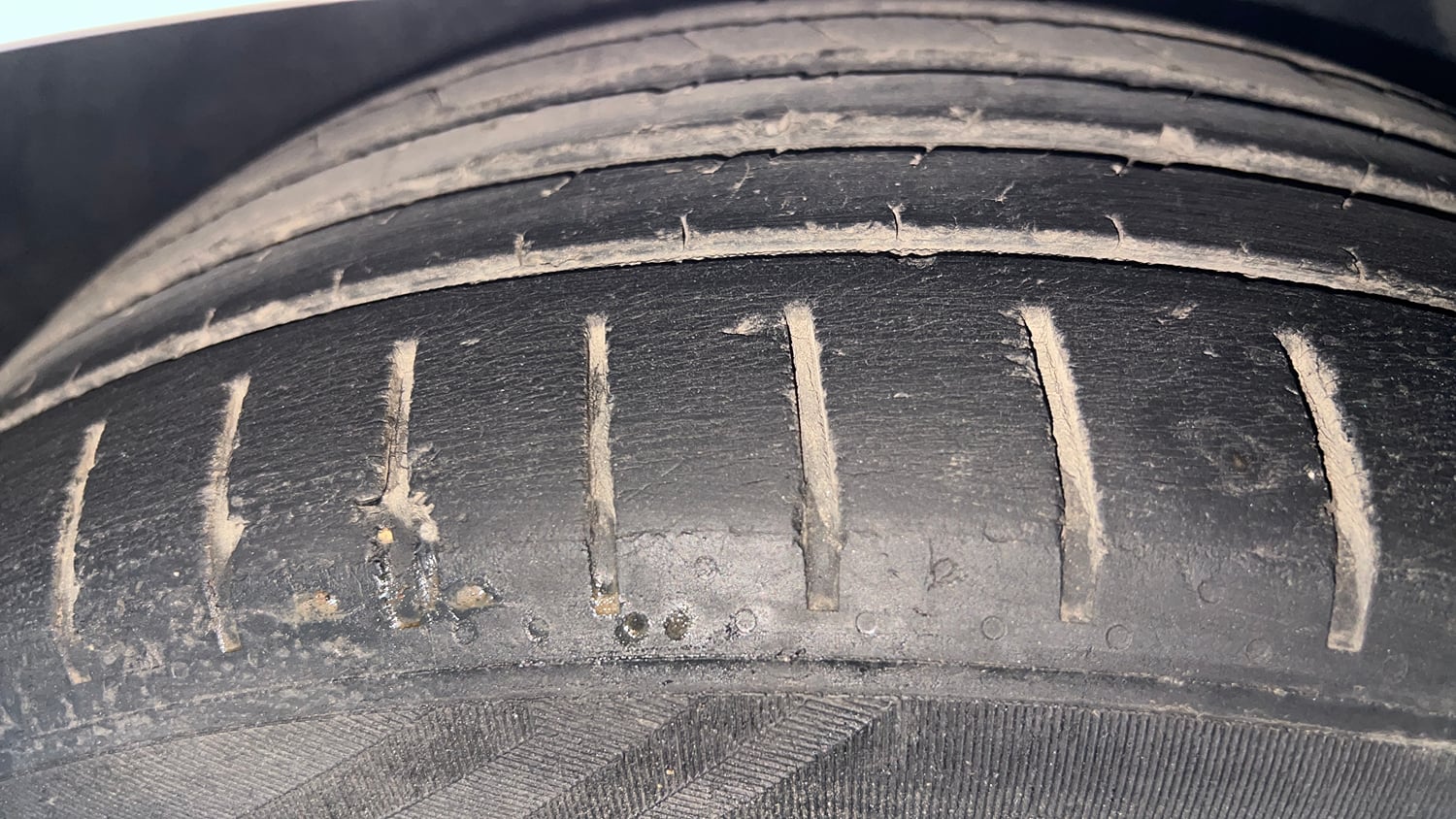 Used 2017 Skoda Octavia 1.8 TSI Ambition Plus AT Petrol Automatic tyres RIGHT FRONT TYRE TREAD VIEW