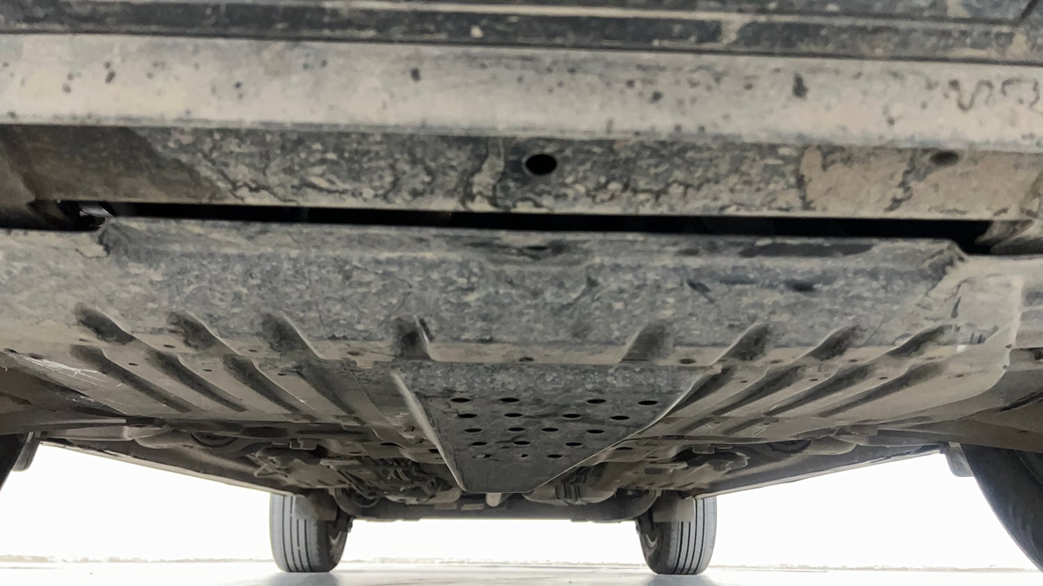 Used 2023 Tata Harrier XZA Plus Dual Tone Diesel Automatic extra FRONT LEFT UNDERBODY VIEW