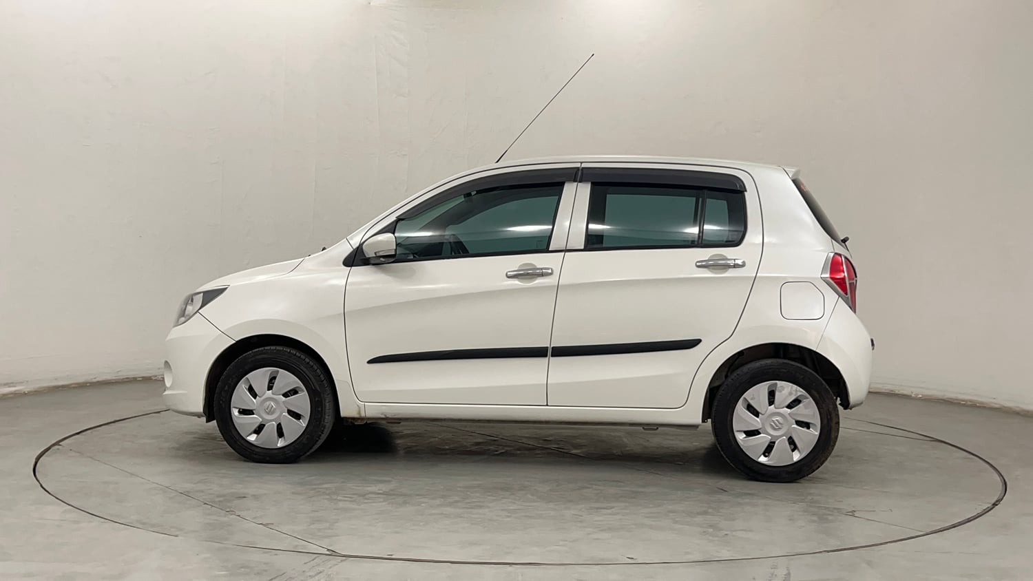 Used 2016 Maruti Suzuki Celerio ZXi AMT Petrol Automatic exterior LEFT SIDE VIEW