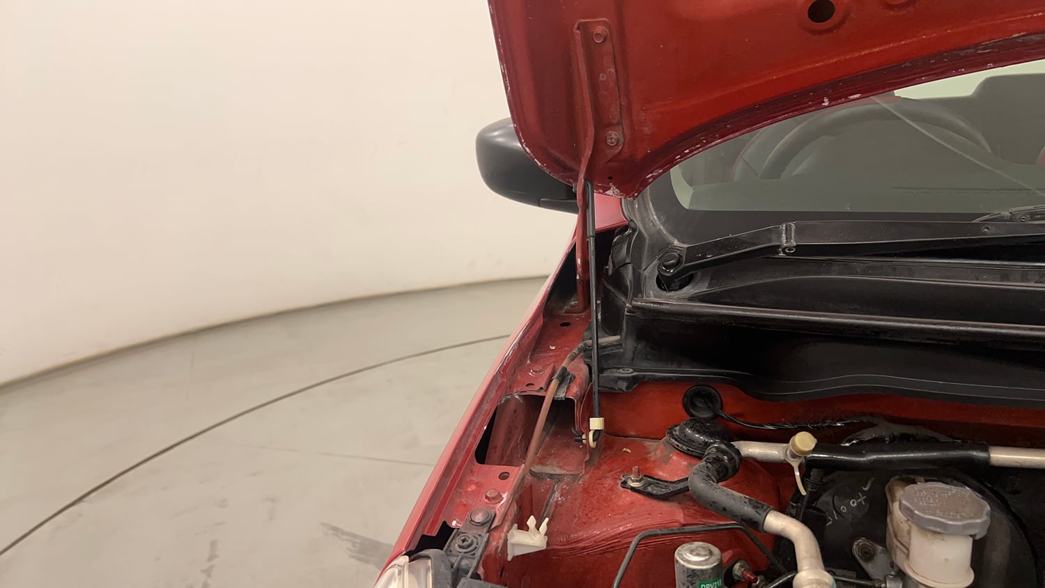 Used 2014 Maruti Suzuki Celerio VXi AMT Petrol Automatic engine ENGINE RIGHT SIDE HINGE & APRON VIEW