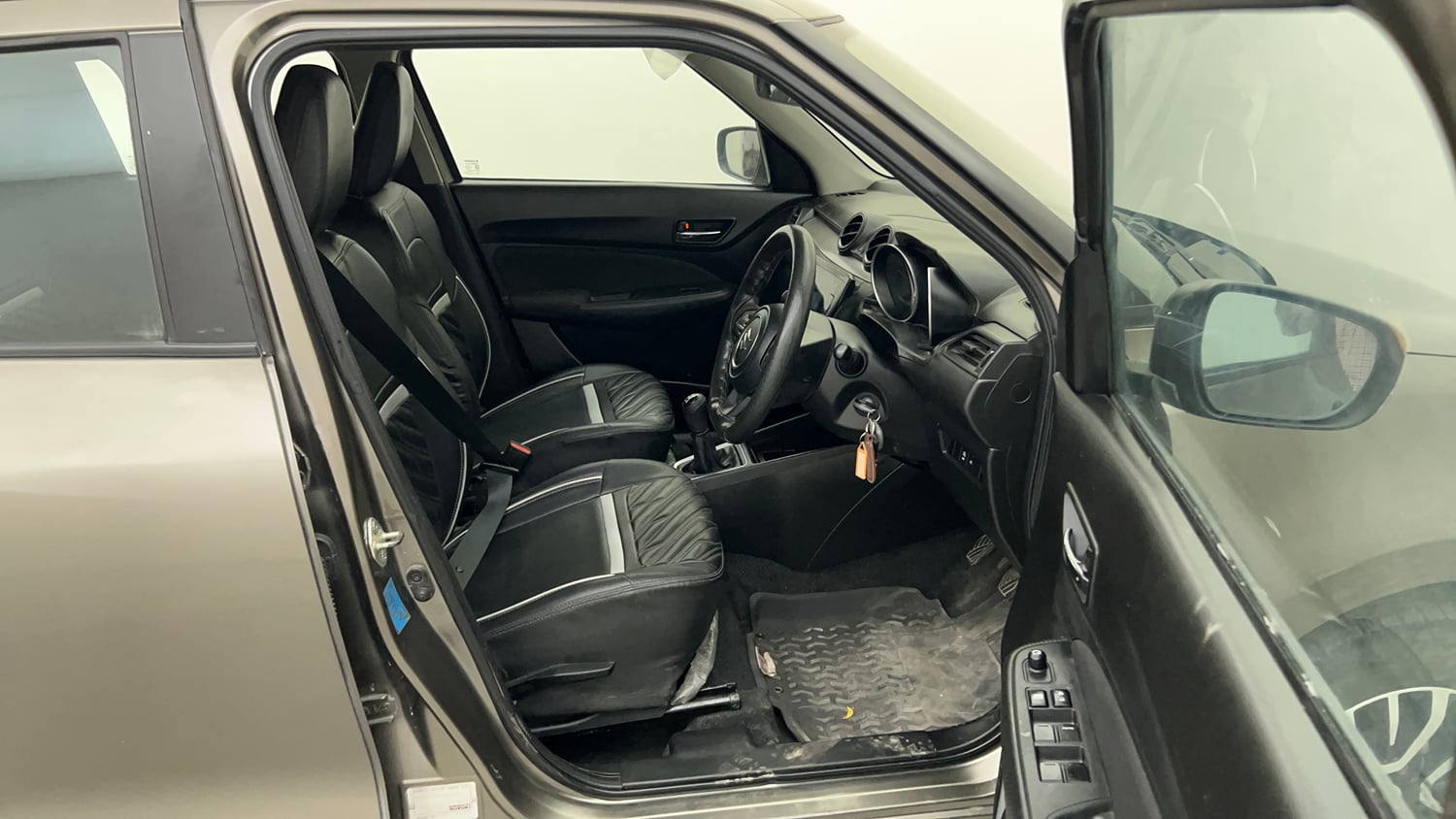 Used 2022 Maruti Suzuki Swift VXi Petrol Manual interior RIGHT SIDE FRONT DOOR CABIN VIEW