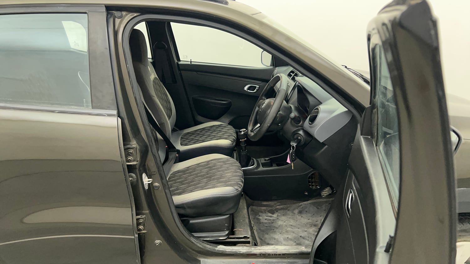 Used 2019 Renault Kwid RXT (O) 1.0 SCE Edition Petrol Manual interior RIGHT SIDE FRONT DOOR CABIN VIEW