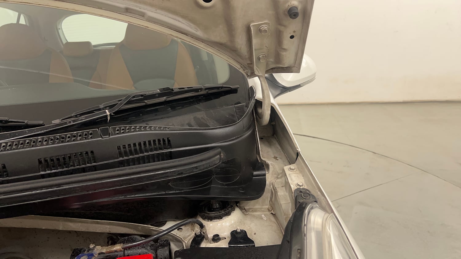 Used 2015 Hyundai Grand i10 Asta AT 1.2 Kappa VTVT Petrol Automatic engine ENGINE LEFT SIDE HINGE & APRON VIEW
