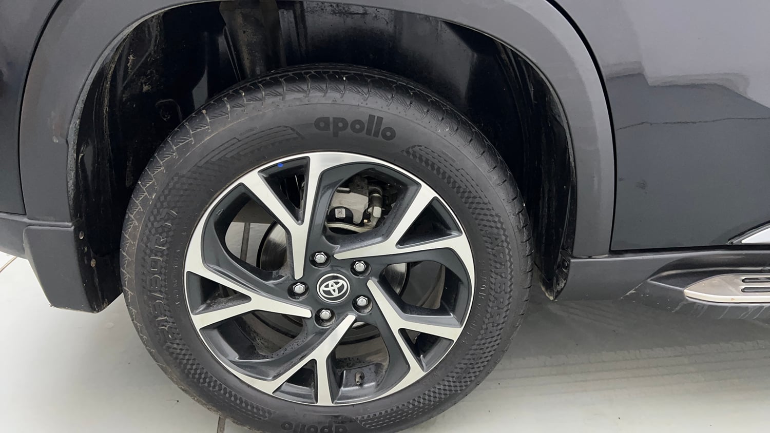 Used 2023 Toyota Urban Cruiser Hyryder V AT NeoDrive Petrol Automatic tyres RIGHT REAR TYRE RIM VIEW