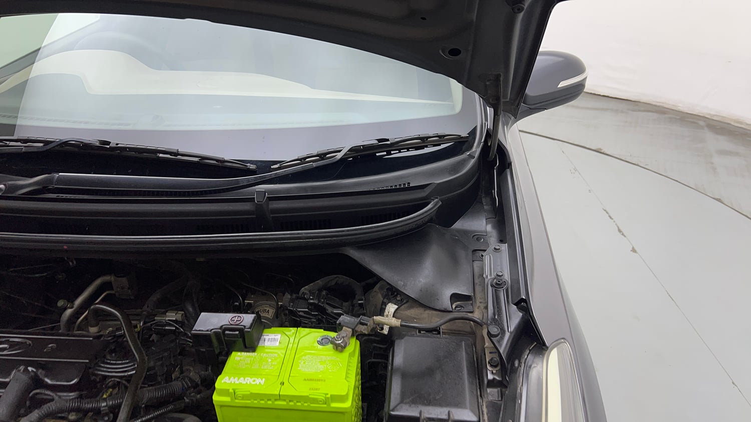 Used 2016 Hyundai Elite i20 Sportz 1.2 Petrol Manual engine ENGINE LEFT SIDE HINGE & APRON VIEW