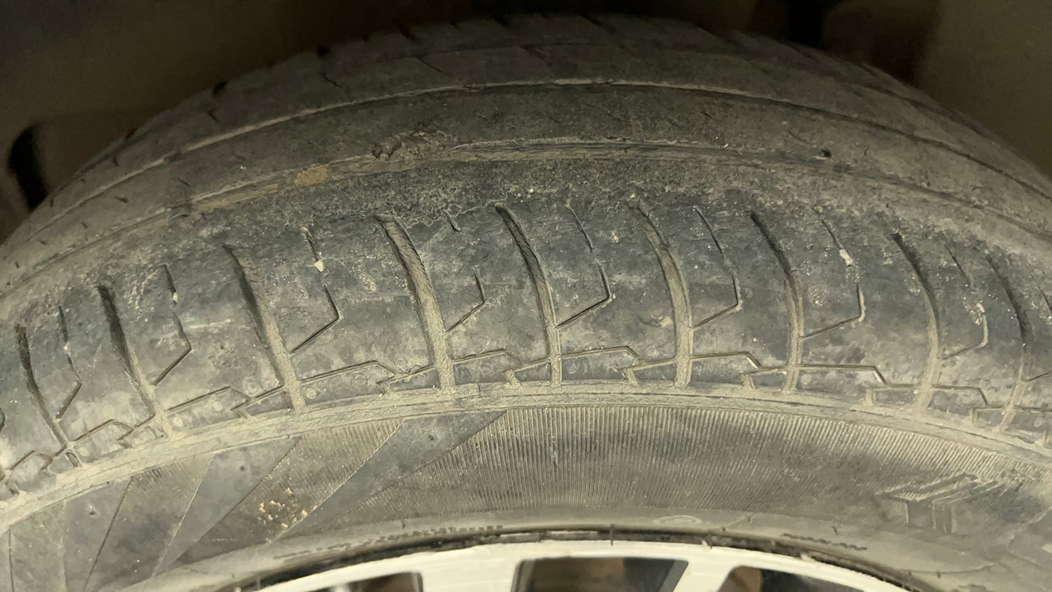 Used 2022 Maruti Suzuki Swift VXi Petrol Manual tyres LEFT REAR TYRE TREAD VIEW