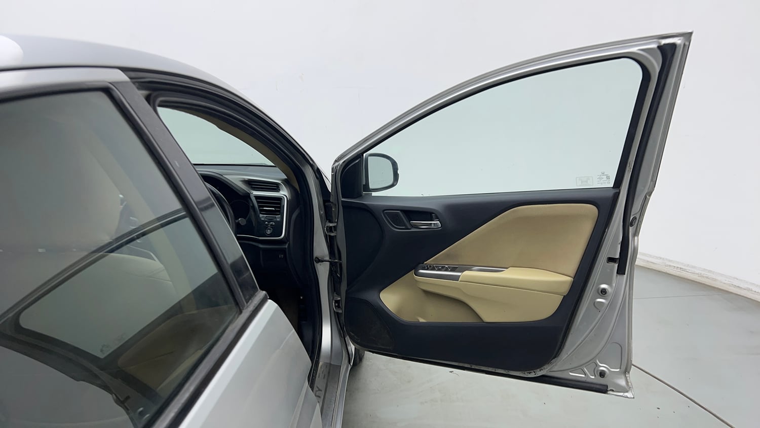 Used 2015 Honda City V Petrol Manual interior RIGHT FRONT DOOR OPEN VIEW