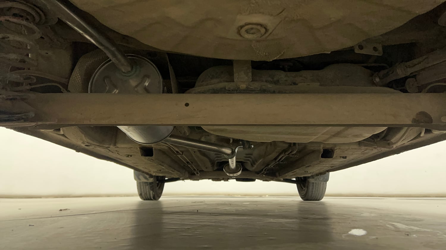 Used 2019 Renault Kwid RXT (O) 1.0 SCE Edition Petrol Manual extra REAR UNDERBODY VIEW (TAKEN FROM REAR)