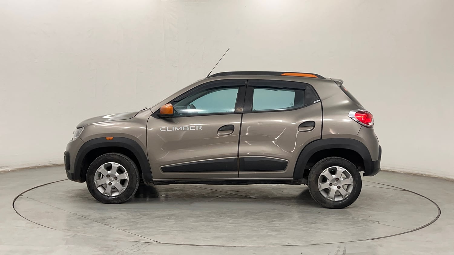 Used 2017 Renault Kwid CLIMBER 1.0 Petrol Manual exterior LEFT SIDE VIEW