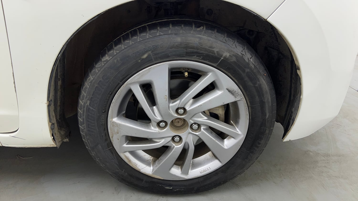 Used 2019 Honda Jazz VX CVT Petrol Petrol Automatic tyres RIGHT FRONT TYRE RIM VIEW