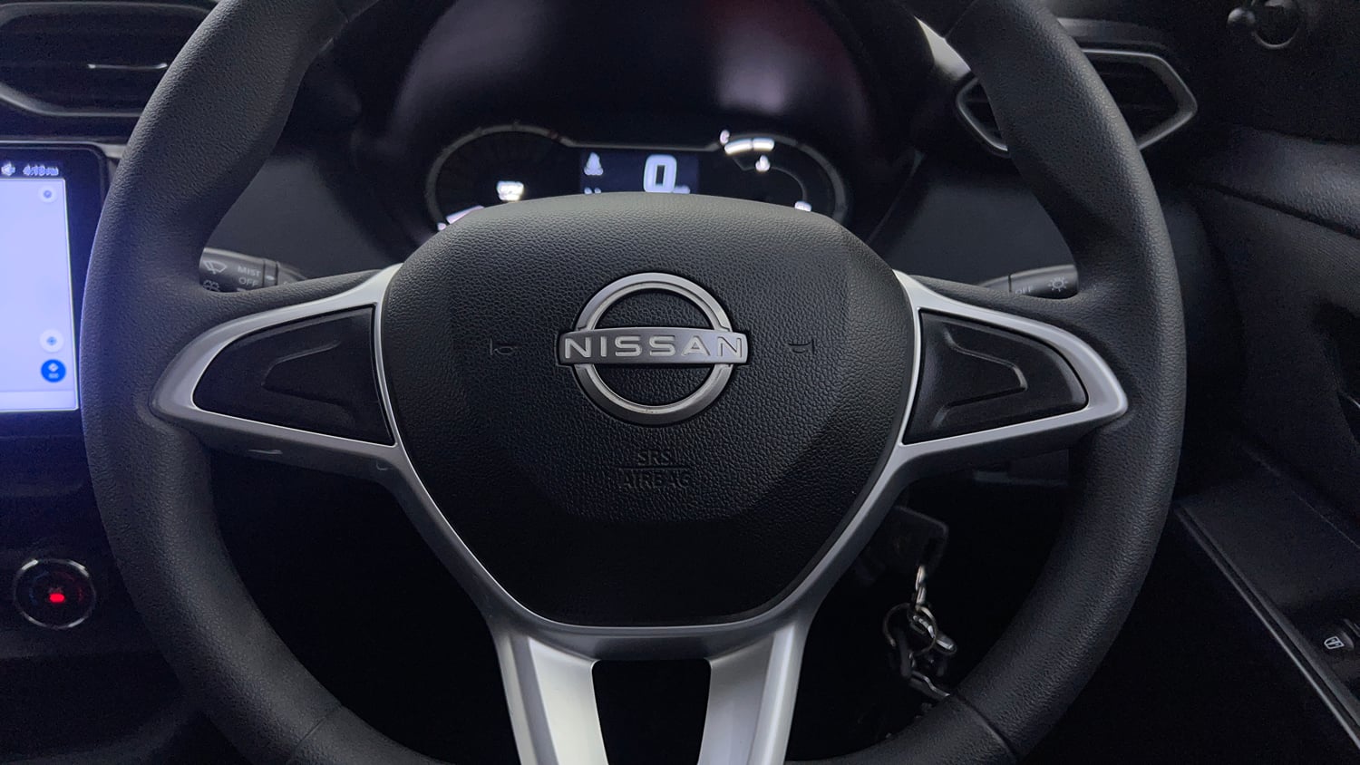 Used 2025 Nissan Magnite Visia B4D 1.0 Petrol AMT Petrol Automatic top_features Airbags