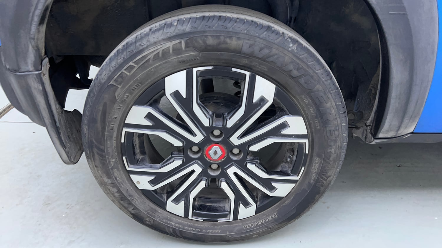 Used 2022 Renault Kiger RXZ Turbo CVT Petrol Automatic tyres RIGHT REAR TYRE RIM VIEW