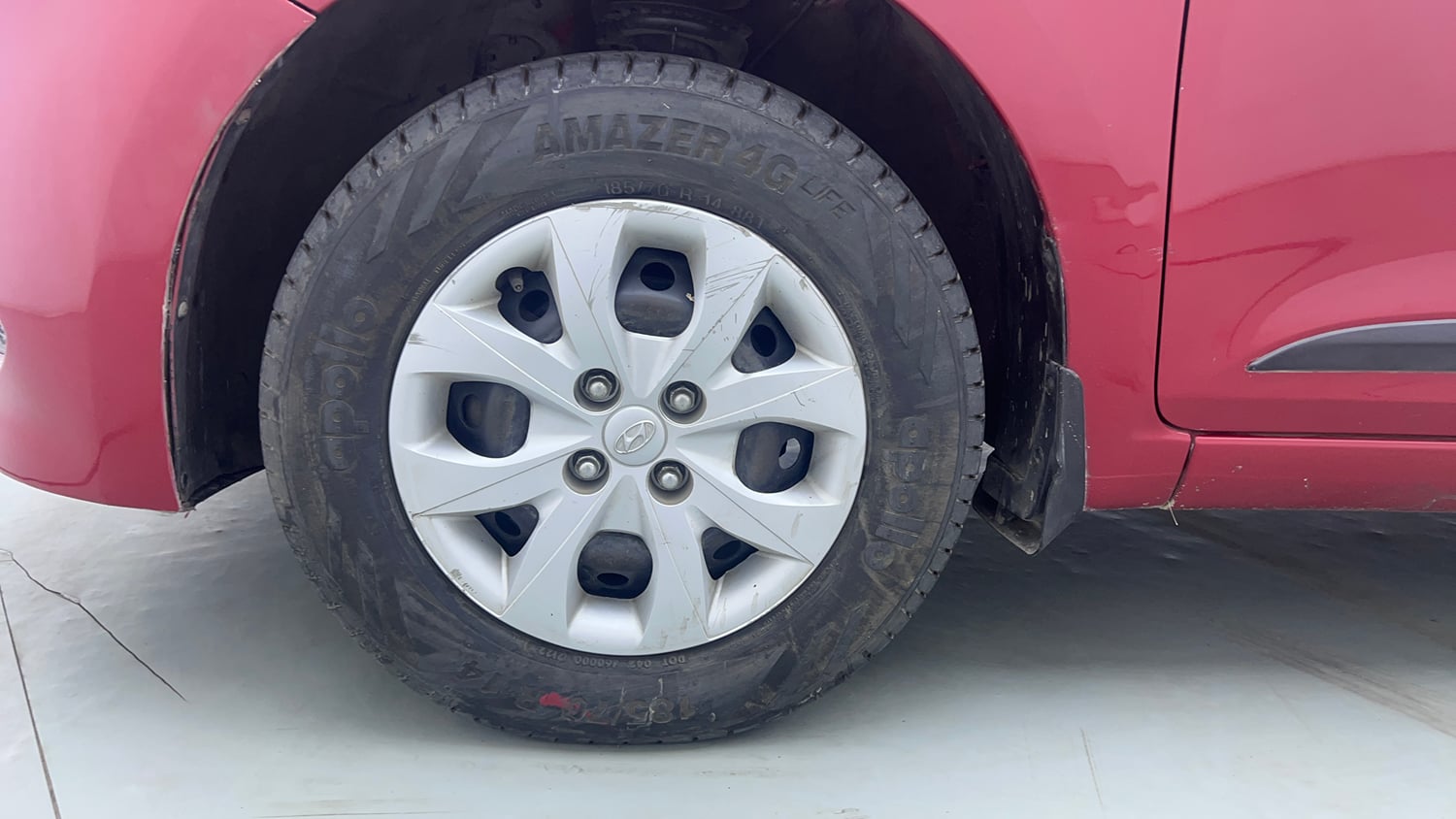 Used 2015 Hyundai Elite i20 Sportz 1.2 Petrol Manual tyres LEFT FRONT TYRE RIM VIEW