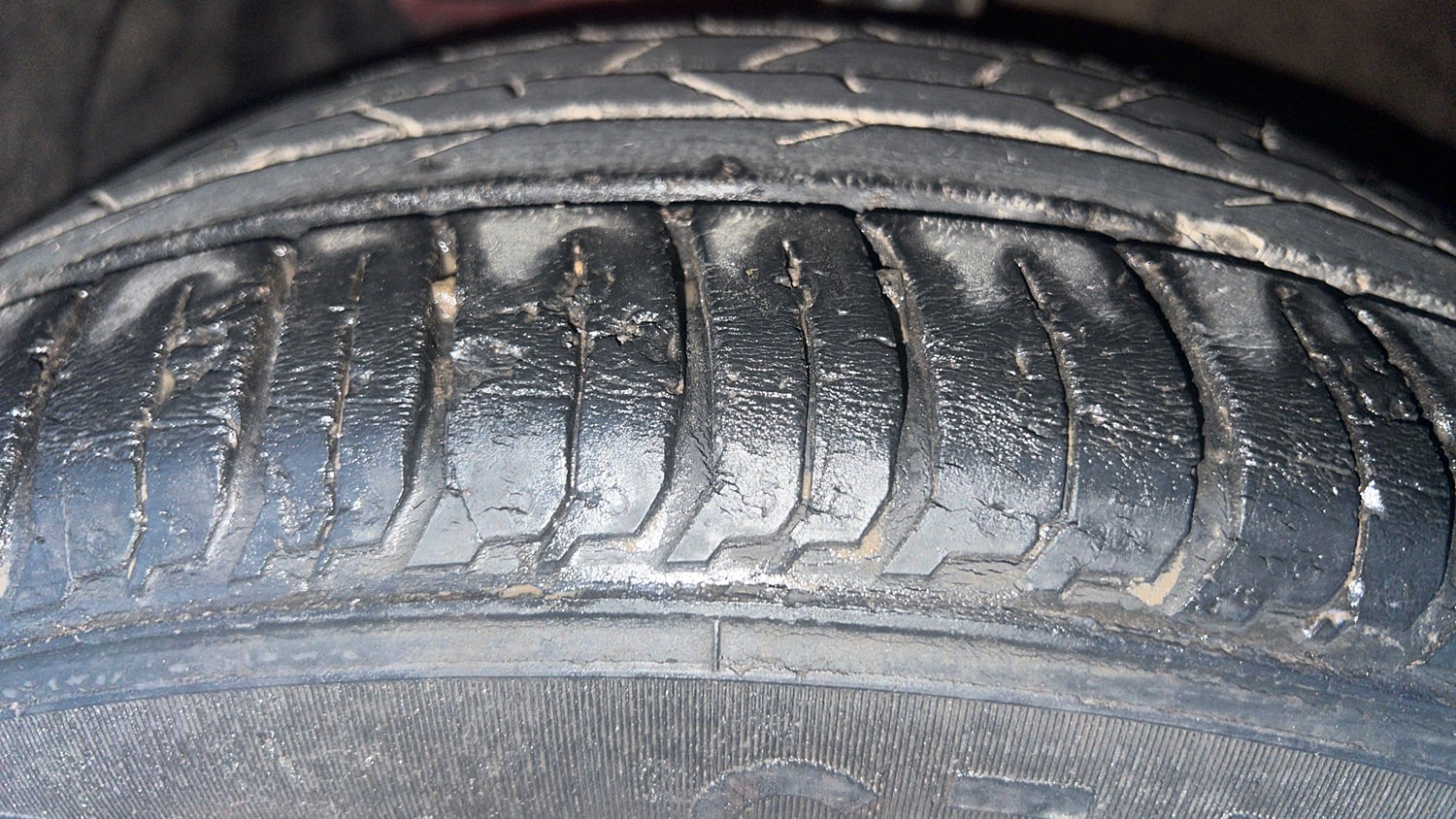 Used 2021 Hyundai i20 Asta 1.2 IVT Petrol Automatic tyres LEFT FRONT TYRE TREAD VIEW