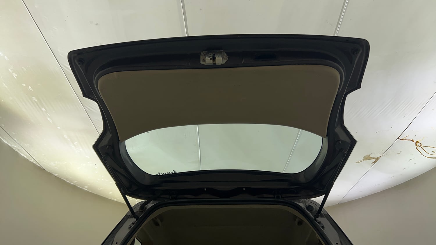 Used 2015 Maruti Suzuki Ertiga VXI CNG (Outside Fitted) Cng Manual interior DICKY DOOR OPEN VIEW