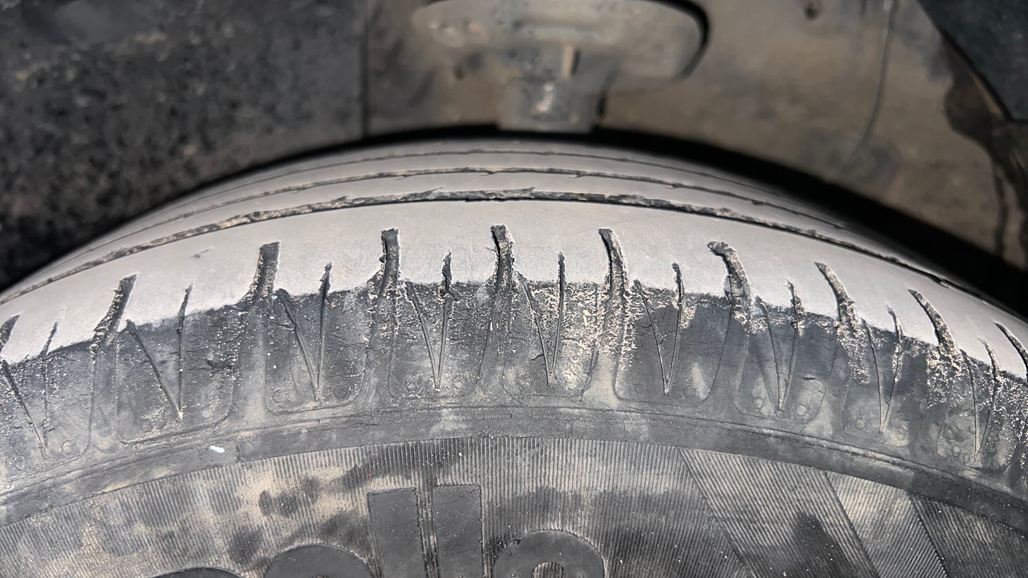 Used 2022 Kia Sonet GTX Plus 1.5 AT Diesel Automatic tyres LEFT FRONT TYRE TREAD VIEW