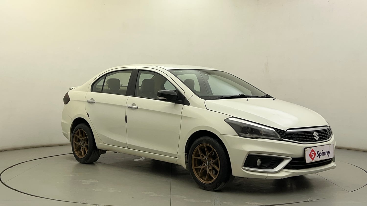 Used 2022 Maruti Suzuki Ciaz Zeta 1.5 Petrol Manual exterior RIGHT FRONT CORNER VIEW