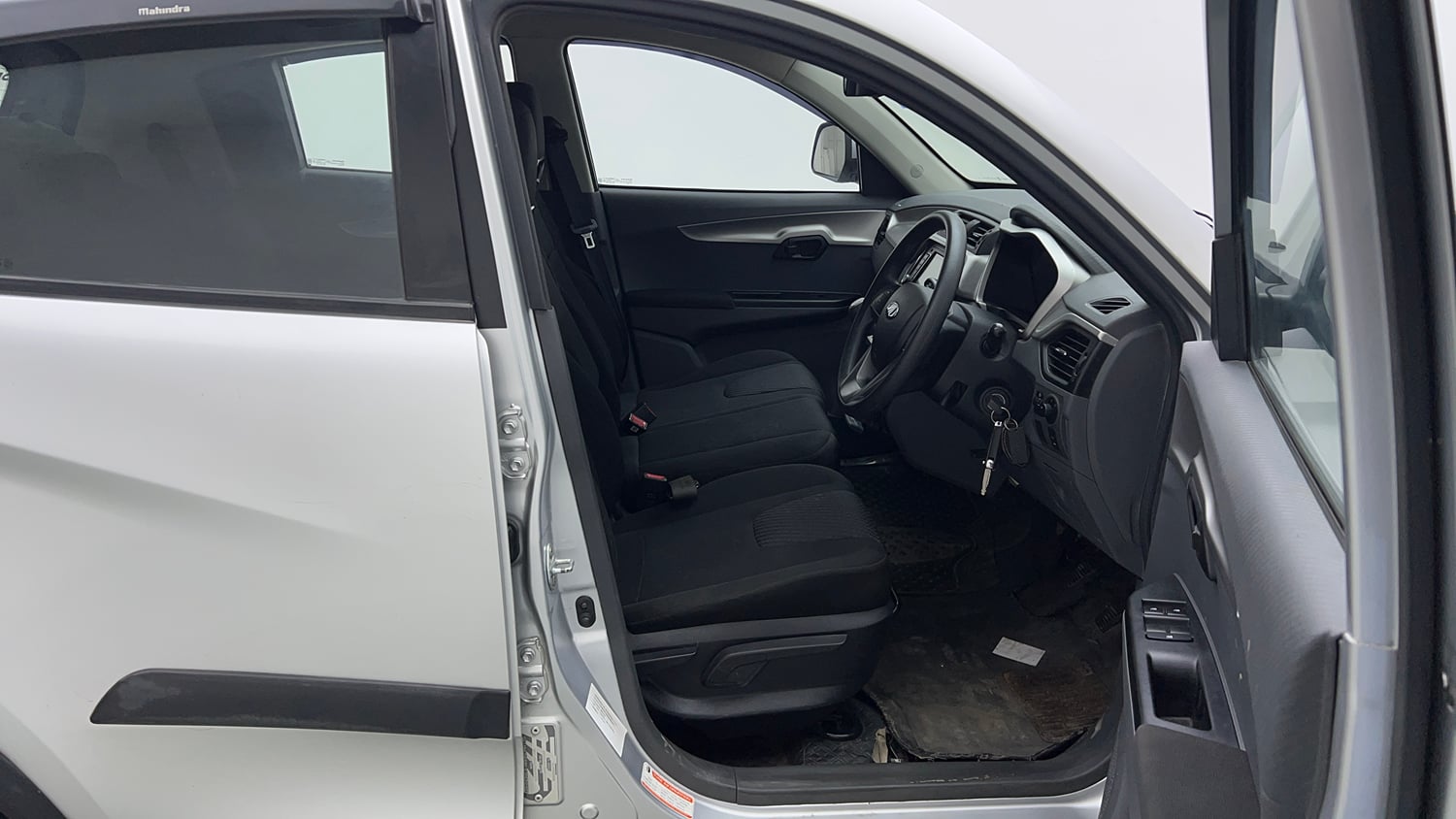 Used 2018 Mahindra KUV100 NXT K6 Plus 6 STR Petrol Manual interior RIGHT SIDE FRONT DOOR CABIN VIEW