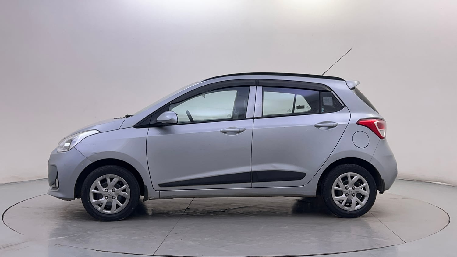 Used 2019 Hyundai Grand i10 Sportz 1.2 Kappa VTVT Petrol Manual exterior LEFT SIDE VIEW