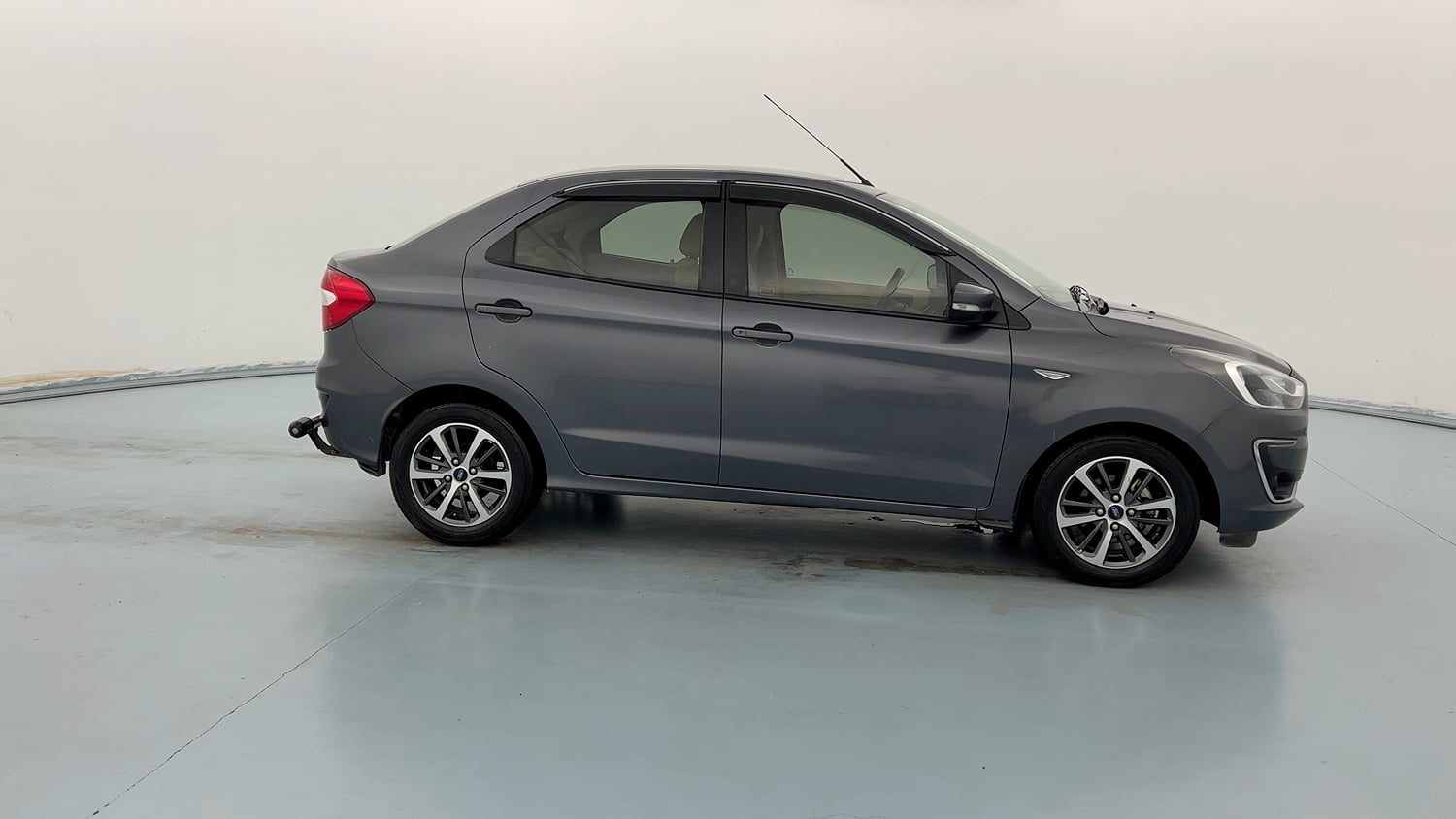 Used 2020 Ford Figo Aspire Titanium Plus 1.5 TDCi Diesel Manual exterior RIGHT SIDE VIEW