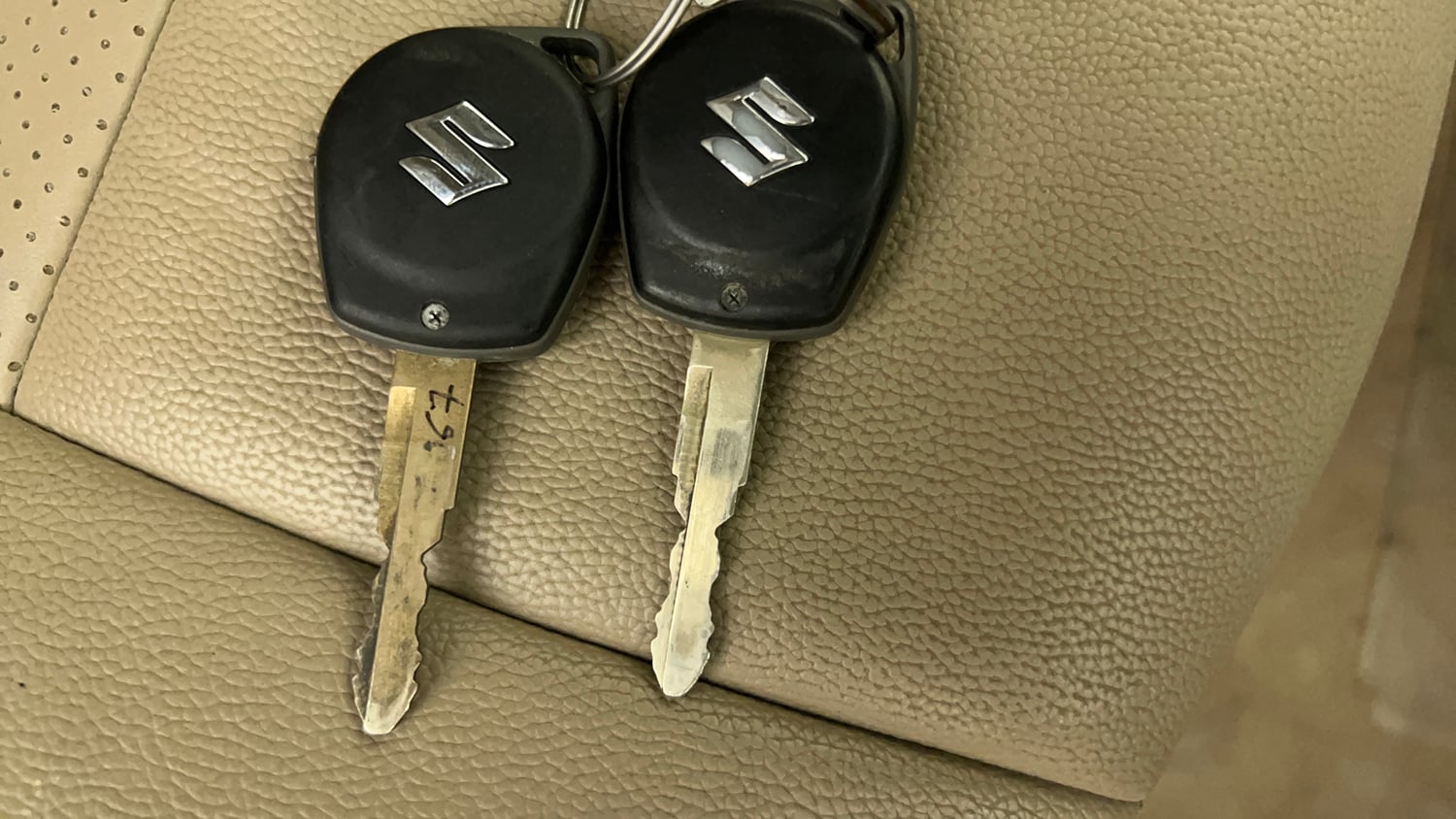 Used 2018 Maruti Suzuki Dzire VDi AMT Diesel Automatic extra CAR KEY VIEW