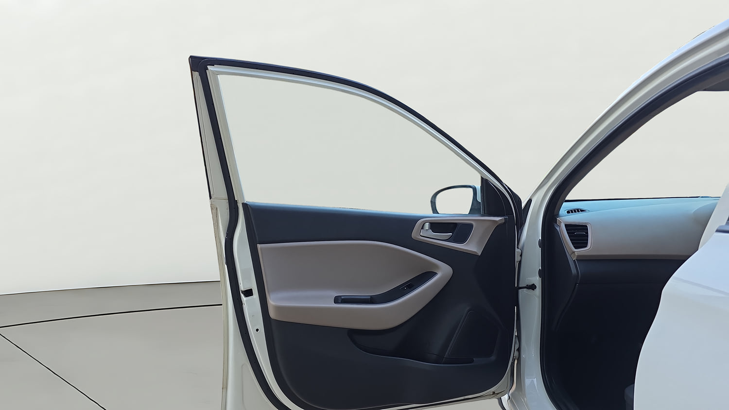 Used 2015 Hyundai Elite i20 Sportz 1.2 (O) Petrol Manual interior LEFT FRONT DOOR OPEN VIEW