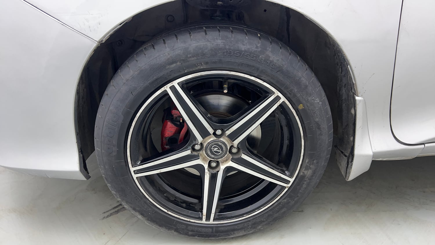 Used 2015 Honda City V Petrol Manual tyres LEFT FRONT TYRE RIM VIEW