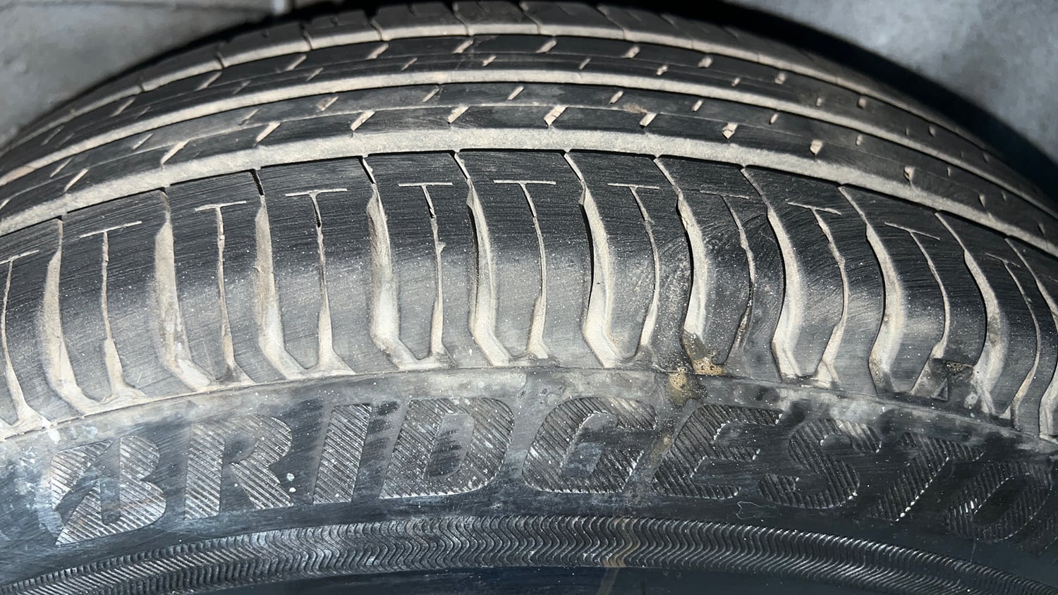 Used 2022 Tata Altroz XE Petrol Petrol Manual tyres LEFT REAR TYRE TREAD VIEW
