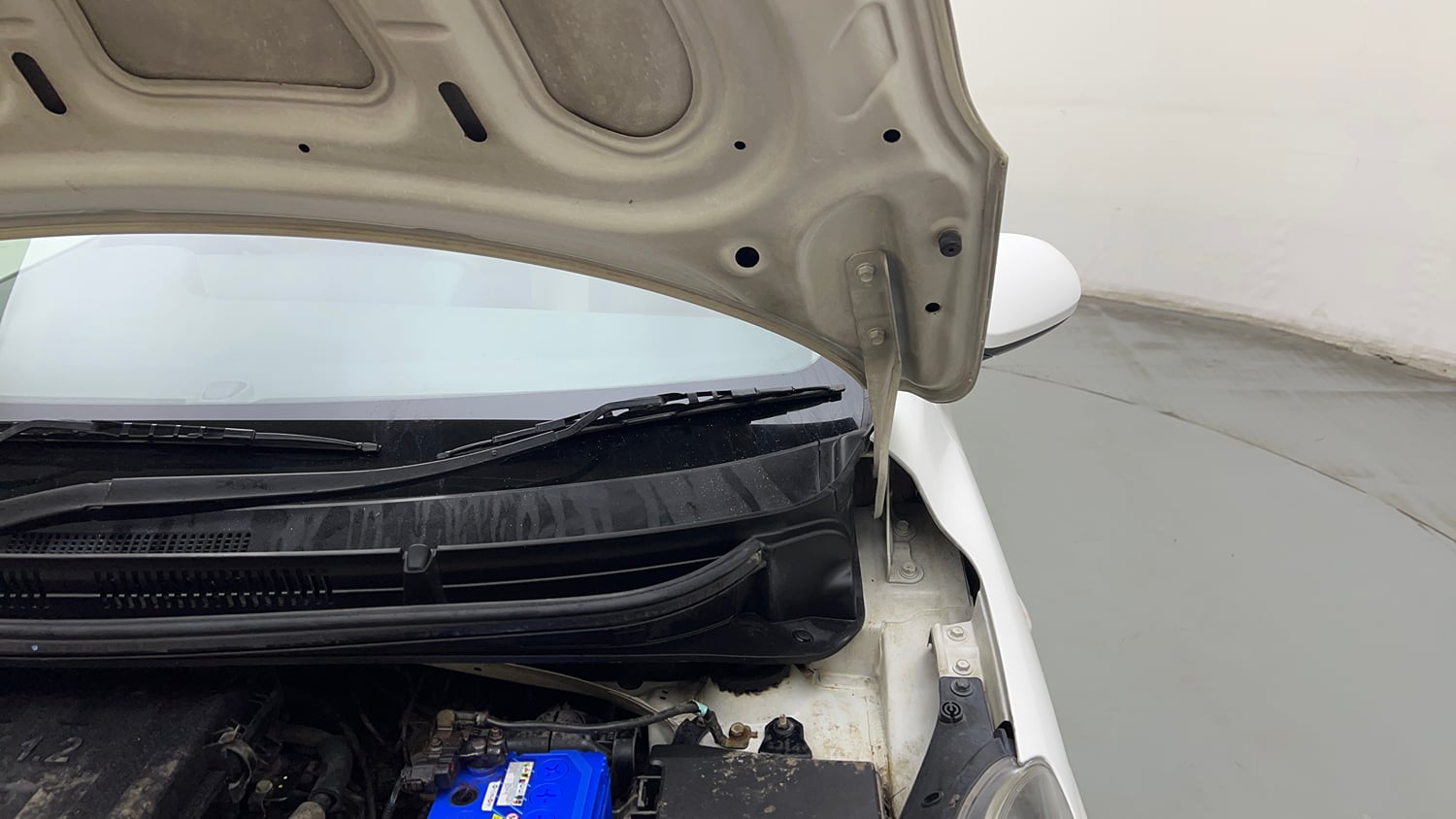 Used 2022 Hyundai Aura S 1.2 CNG Cng Manual engine ENGINE LEFT SIDE HINGE & APRON VIEW