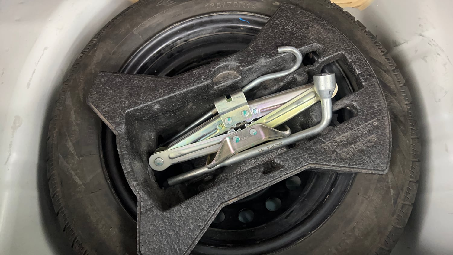 Used 2016 Maruti Suzuki Celerio ZXi AMT Petrol Automatic tyres SPARE TYRE VIEW