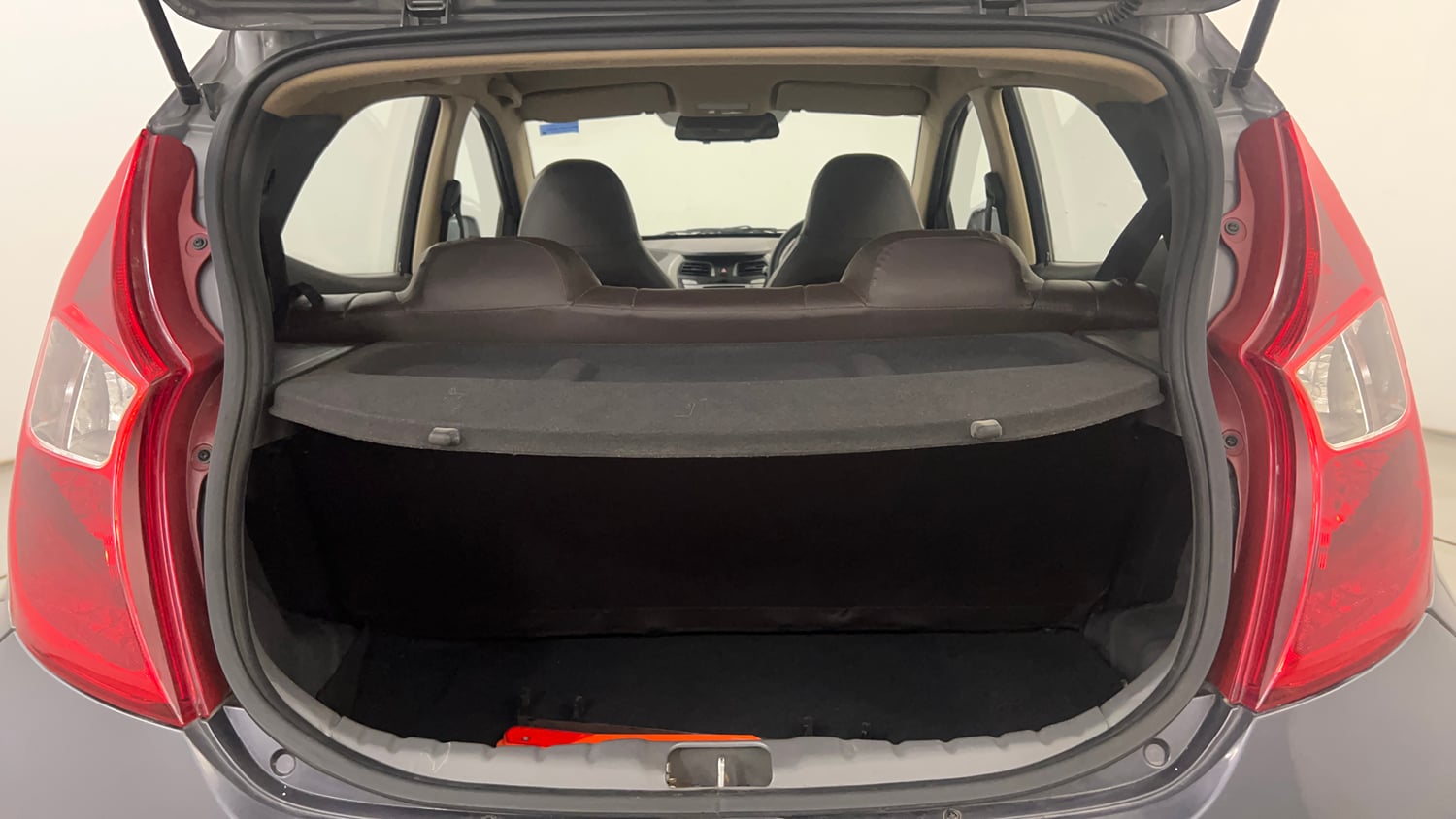 Used 2017 Hyundai Eon Magna Petrol Manual interior DICKY INSIDE VIEW