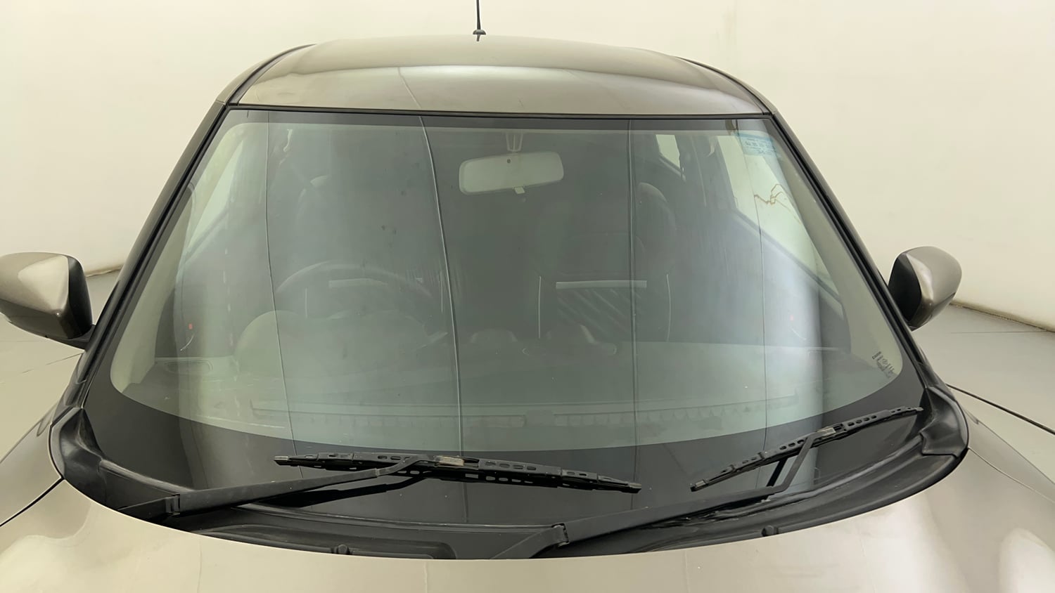 Used 2022 Maruti Suzuki Swift VXi Petrol Manual exterior FRONT WINDSHIELD VIEW