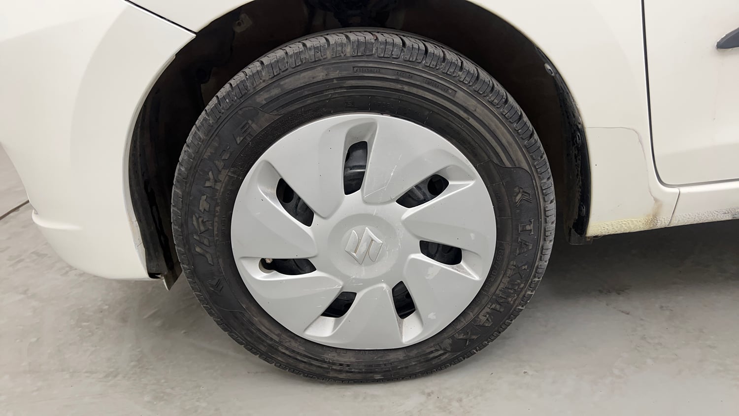 Used 2016 Maruti Suzuki Celerio ZXi AMT Petrol Automatic tyres LEFT FRONT TYRE RIM VIEW