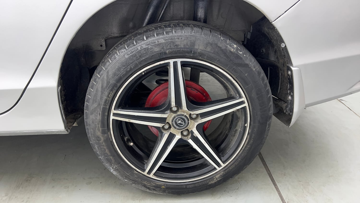 Used 2015 Honda City V Petrol Manual tyres LEFT REAR TYRE RIM VIEW