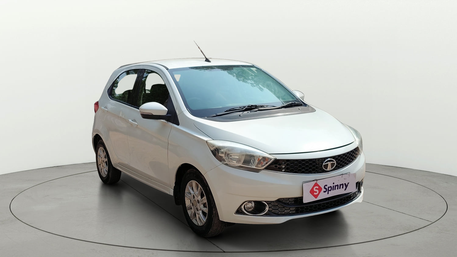 Used 2018 Tata Tiago Revotorq XZ Diesel Manual exterior RIGHT FRONT CORNER VIEW