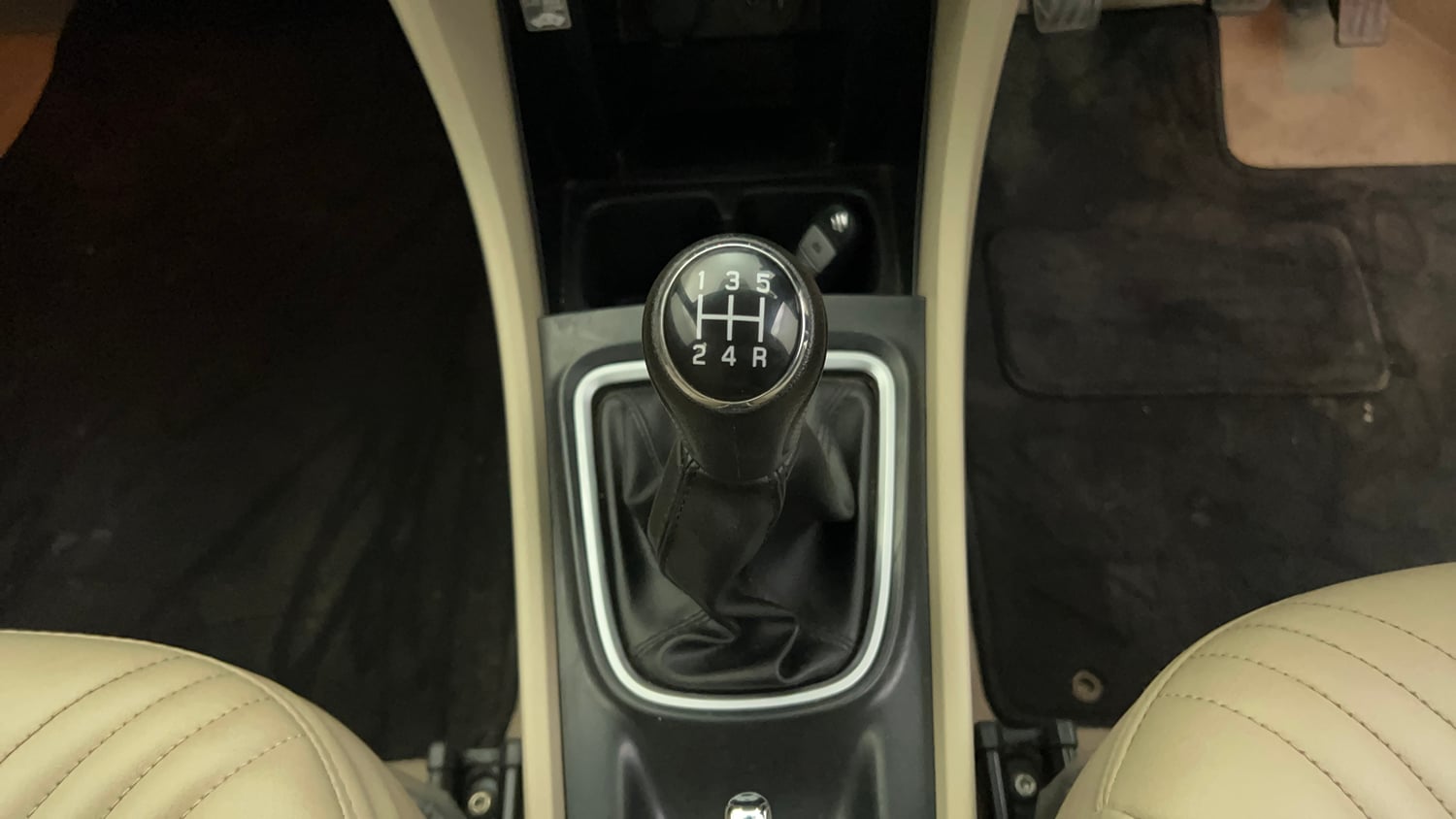 Used 2022 Maruti Suzuki Ciaz Zeta 1.5 Petrol Manual interior GEAR  KNOB VIEW
