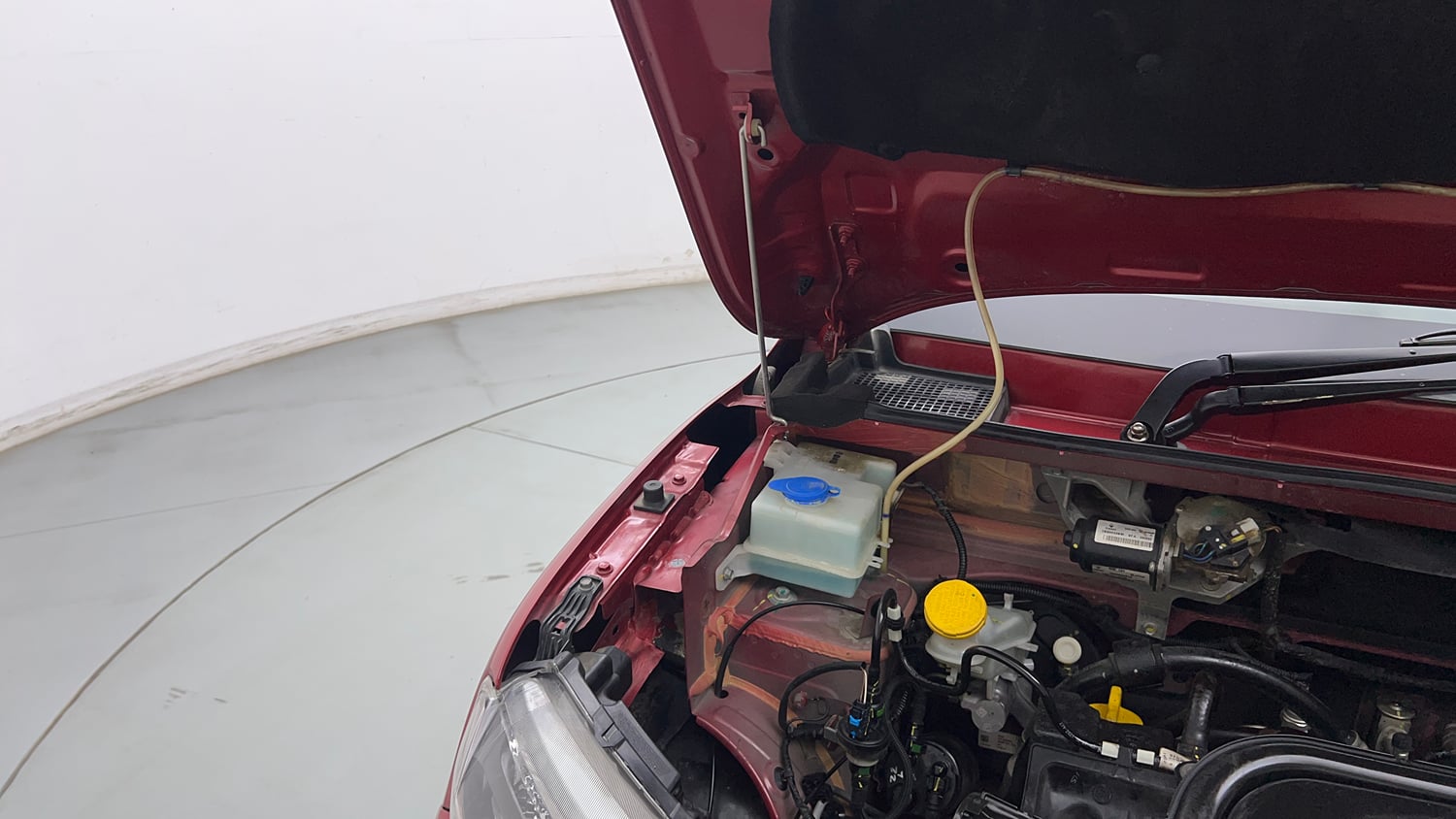 Used 2022 Renault Kwid RXT 1.0 AMT Petrol Automatic engine ENGINE RIGHT SIDE HINGE & APRON VIEW
