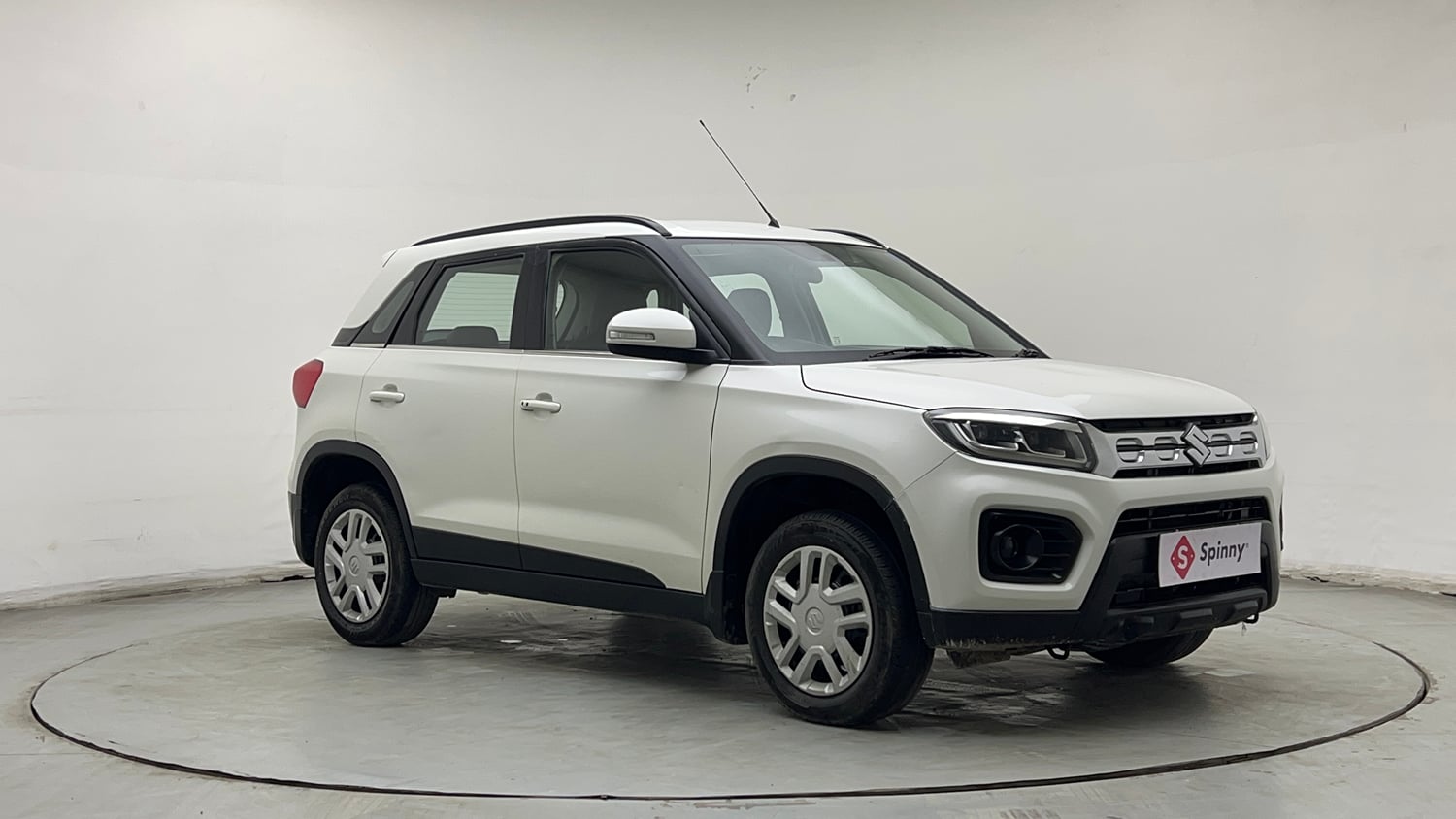 Used 2020 maruti-suzuki Vitara Brezza VXi Petrol Manual exterior RIGHT FRONT CORNER VIEW