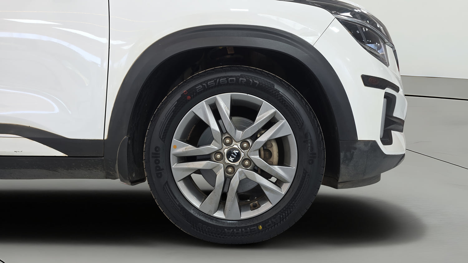 Used 2020 Kia Seltos HTX IVT 1.5 Petrol Automatic tyres RIGHT FRONT TYRE RIM VIEW