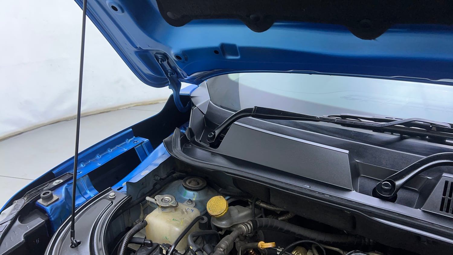 Used 2022 Renault Kiger RXZ Turbo CVT Petrol Automatic engine ENGINE RIGHT SIDE HINGE & APRON VIEW
