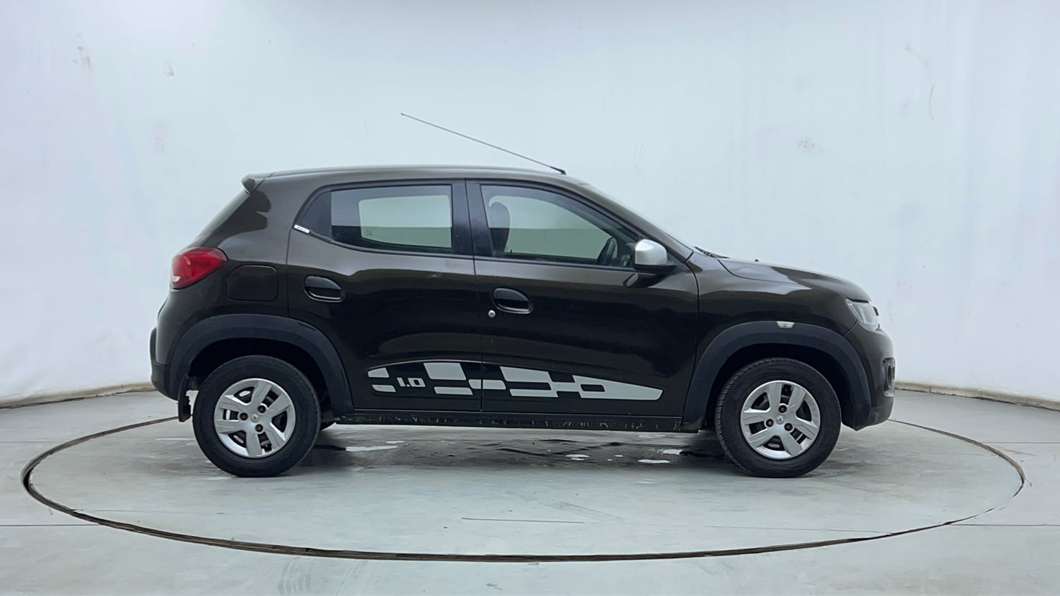 Used 2018 Renault Kwid 1.0 RXT AMT Opt Petrol Automatic exterior RIGHT SIDE VIEW