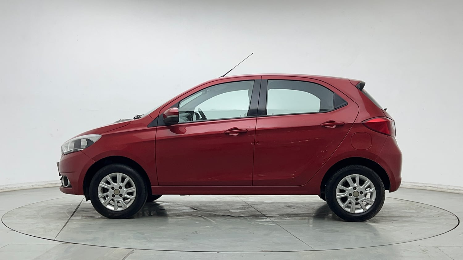 Used 2018 Tata Tiago Revotron XZA Petrol Automatic exterior LEFT SIDE VIEW