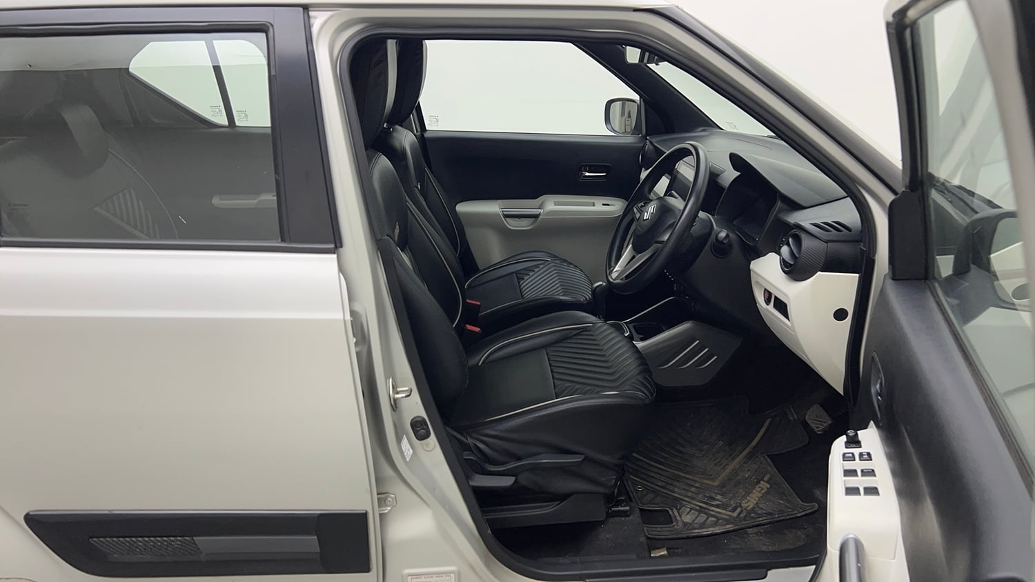 Used 2020 Maruti Suzuki Ignis Alpha 1.2 AMT Petrol Automatic interior RIGHT SIDE FRONT DOOR CABIN VIEW